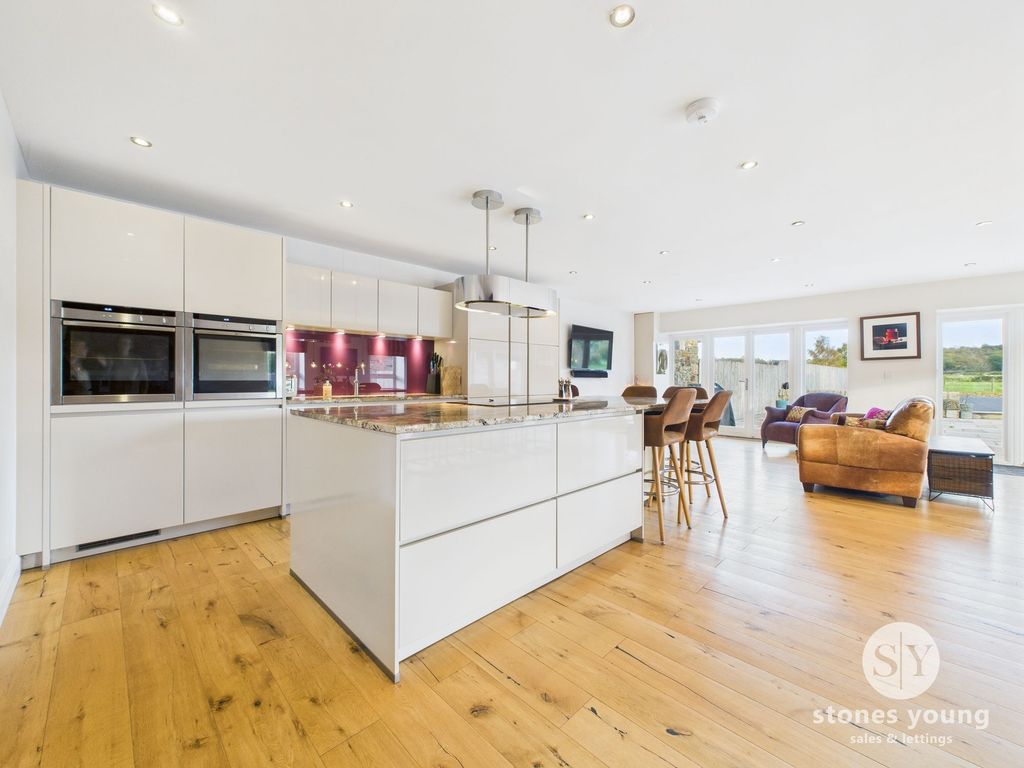 Property photo 3 of 32