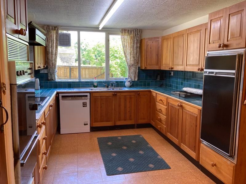 Property photo 3 of 18 Kitchen