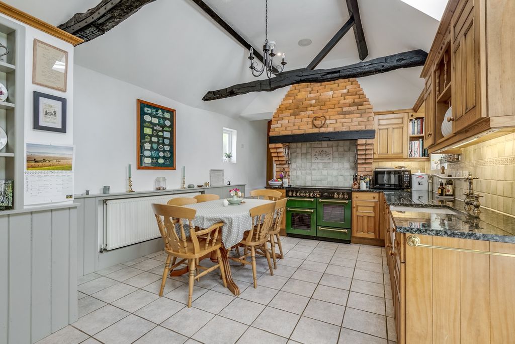 Property photo 2 of 32 4516175