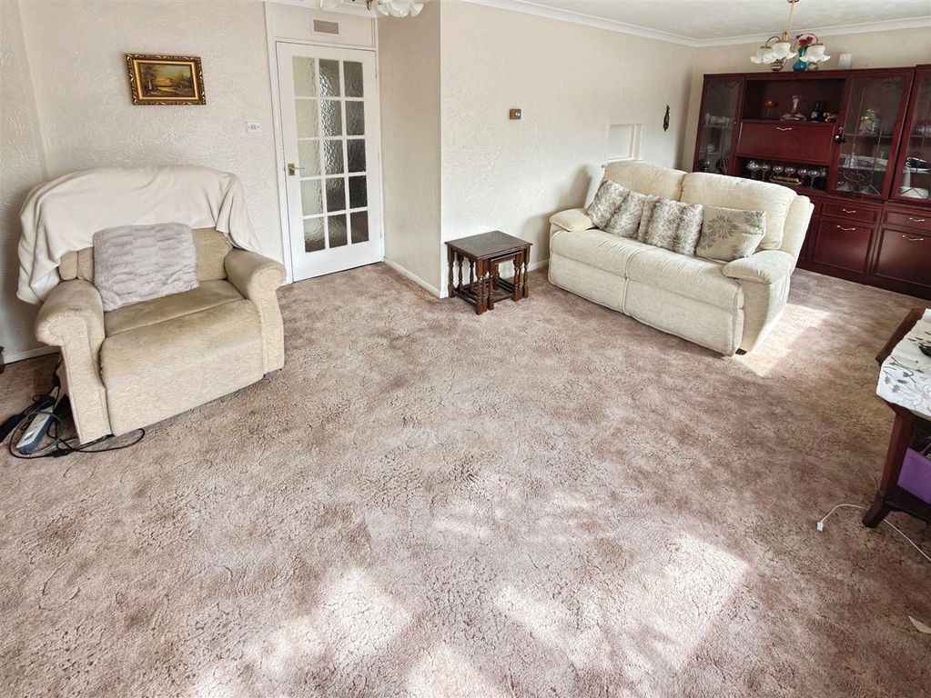 Property photo 3 of 15 Pebble Close (7).Jpg