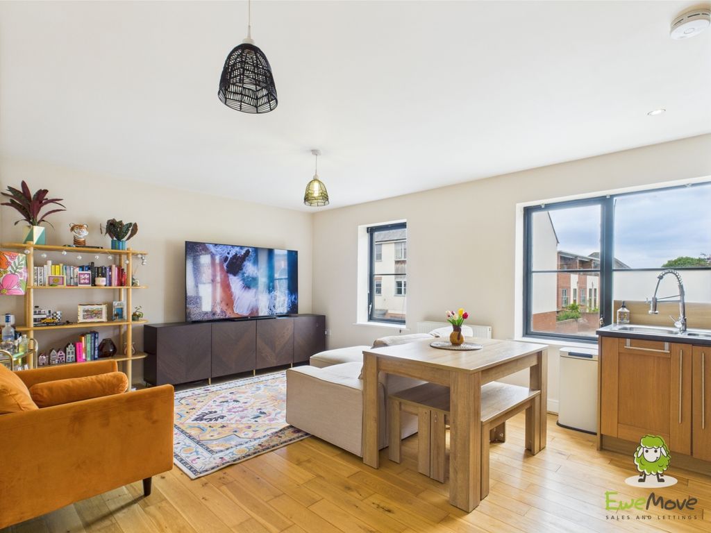 Property photo 1 of 15 Ewemove Estate Agents Basingstoke