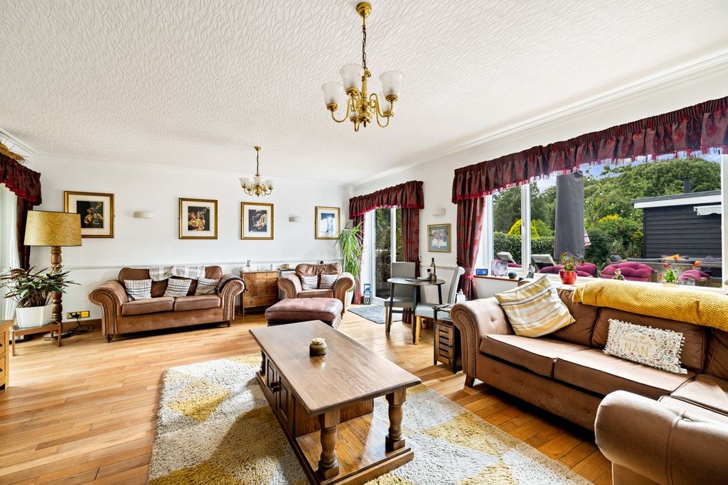 Property photo 2 of 31