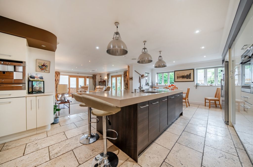 Property photo 2 of 40 1538328-25-1A16936cd3Ed0