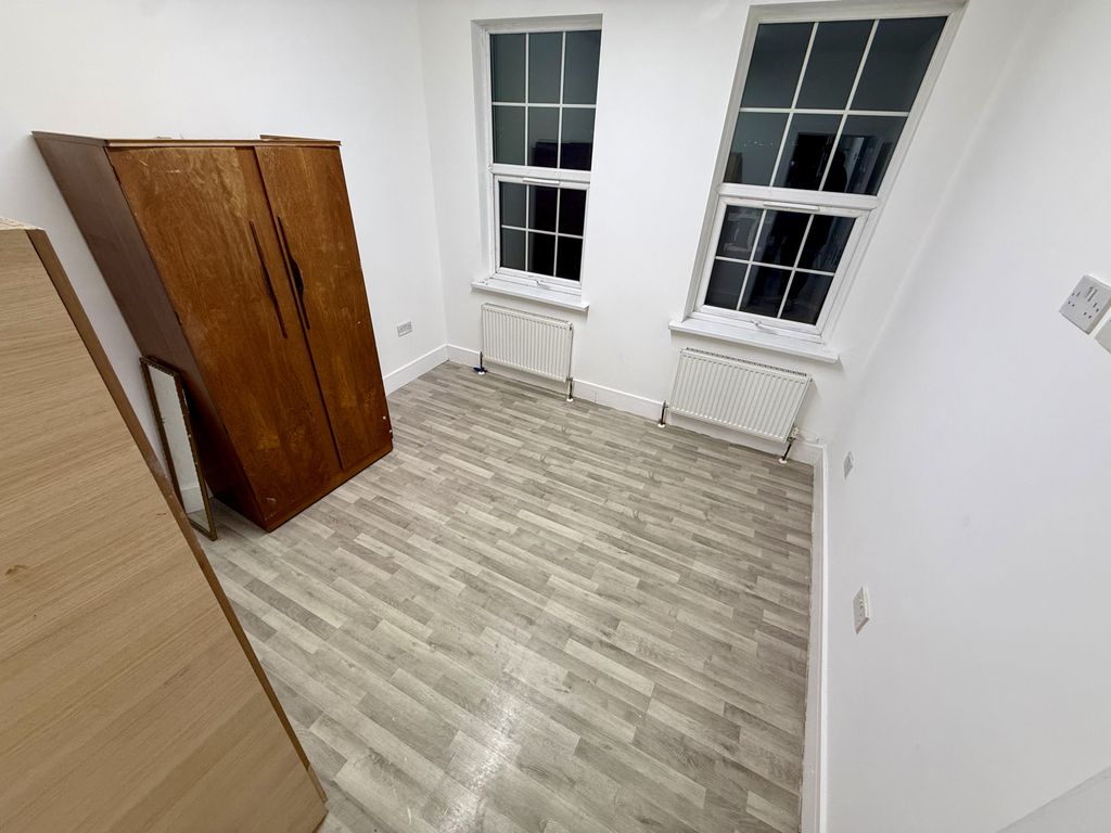 Property photo 2 of 5 Gallery