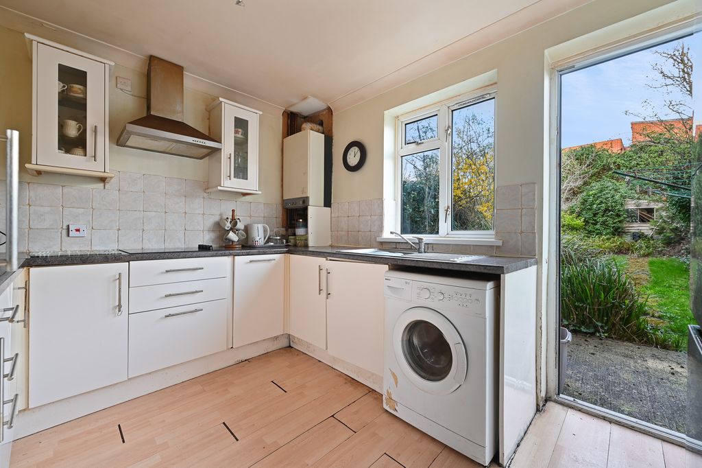 Property photo 3 of 11 4
