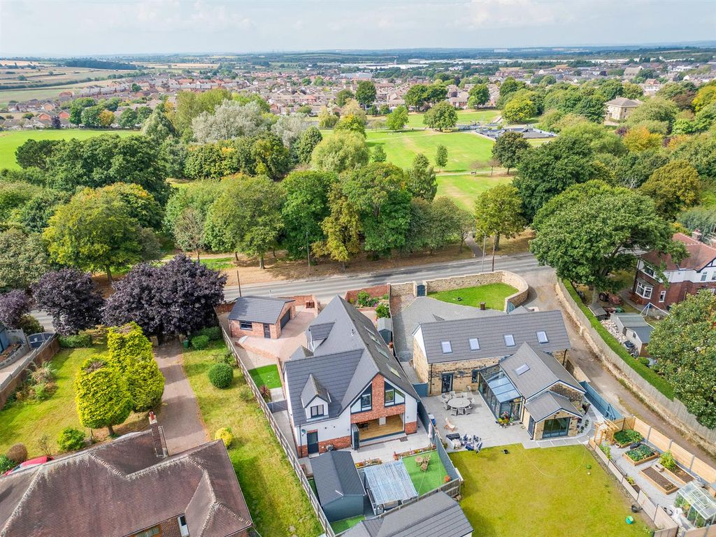 Property photo 2 of 28