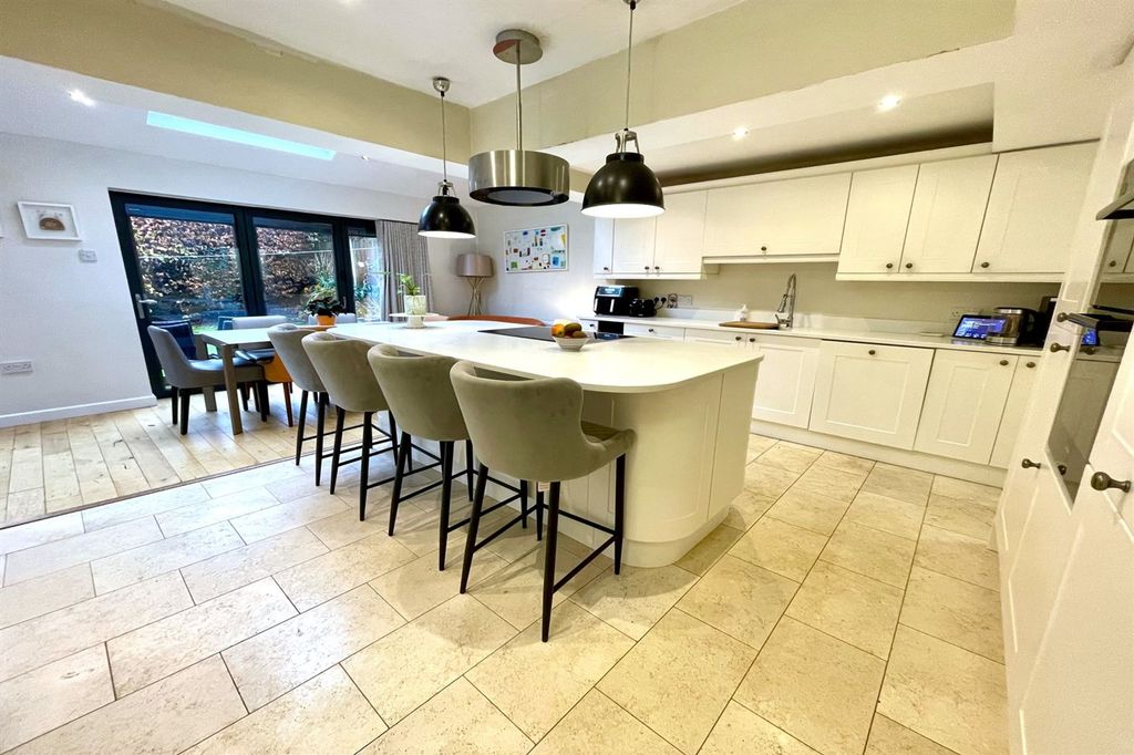 Property photo 3 of 27