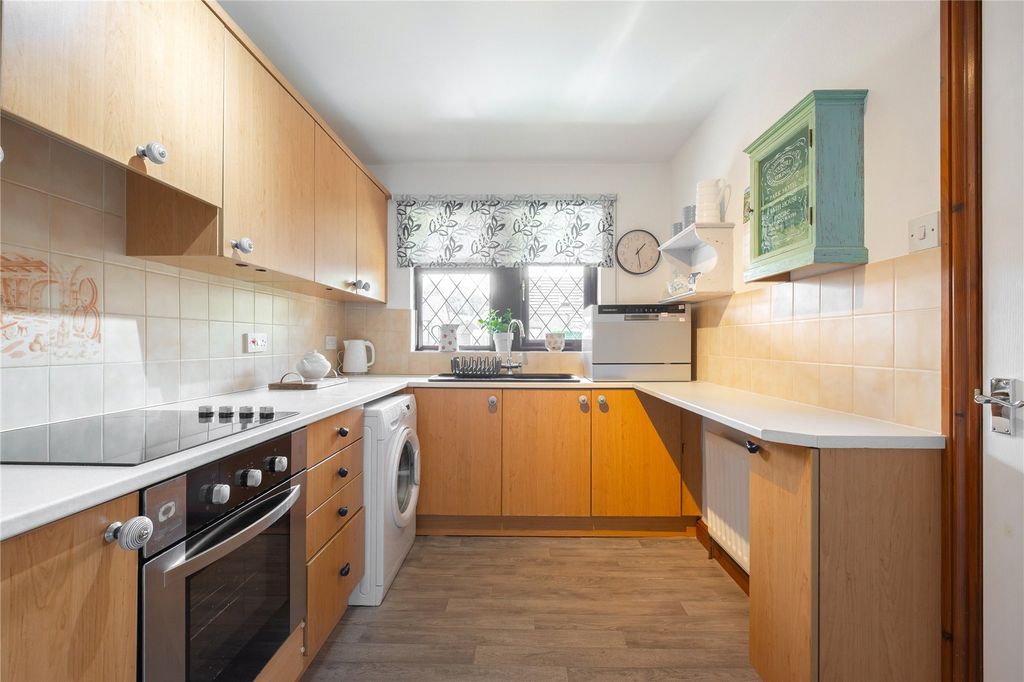 Property photo 3 of 17 Kitchen