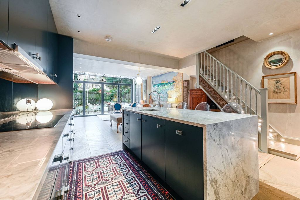 Property photo 3 of 21