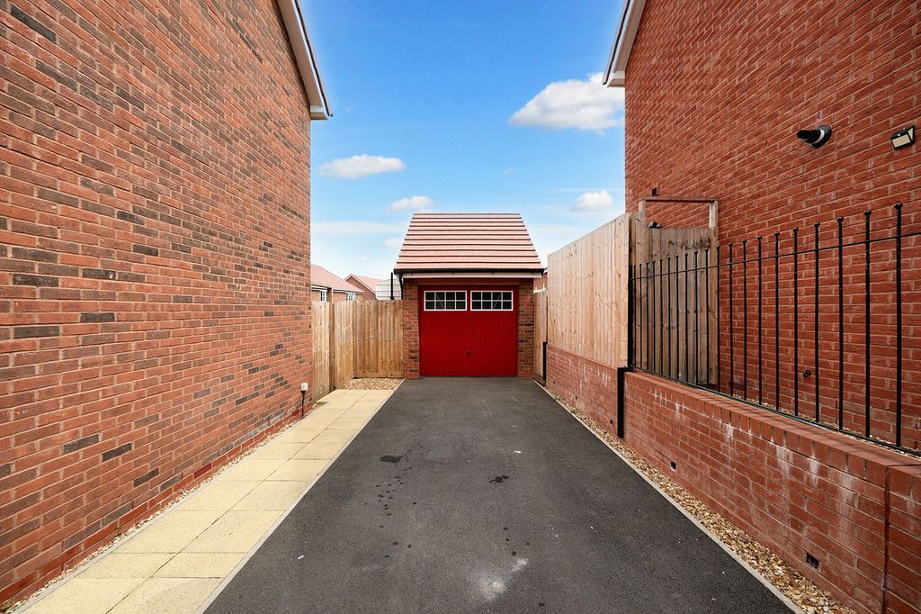 Property photo 2 of 39