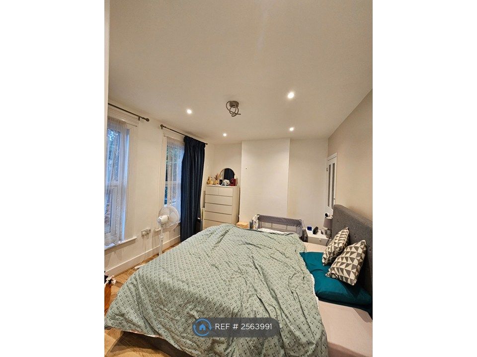Property photo 3 of 11 Primary Bedroom