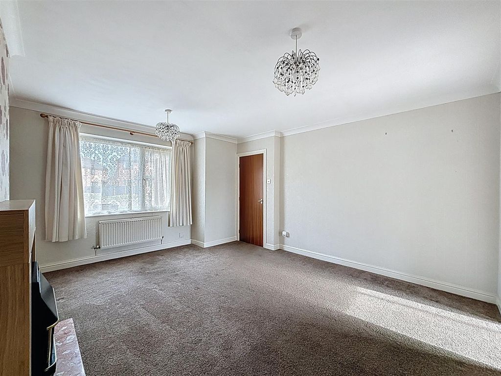 Property photo 3 of 22 Lounge