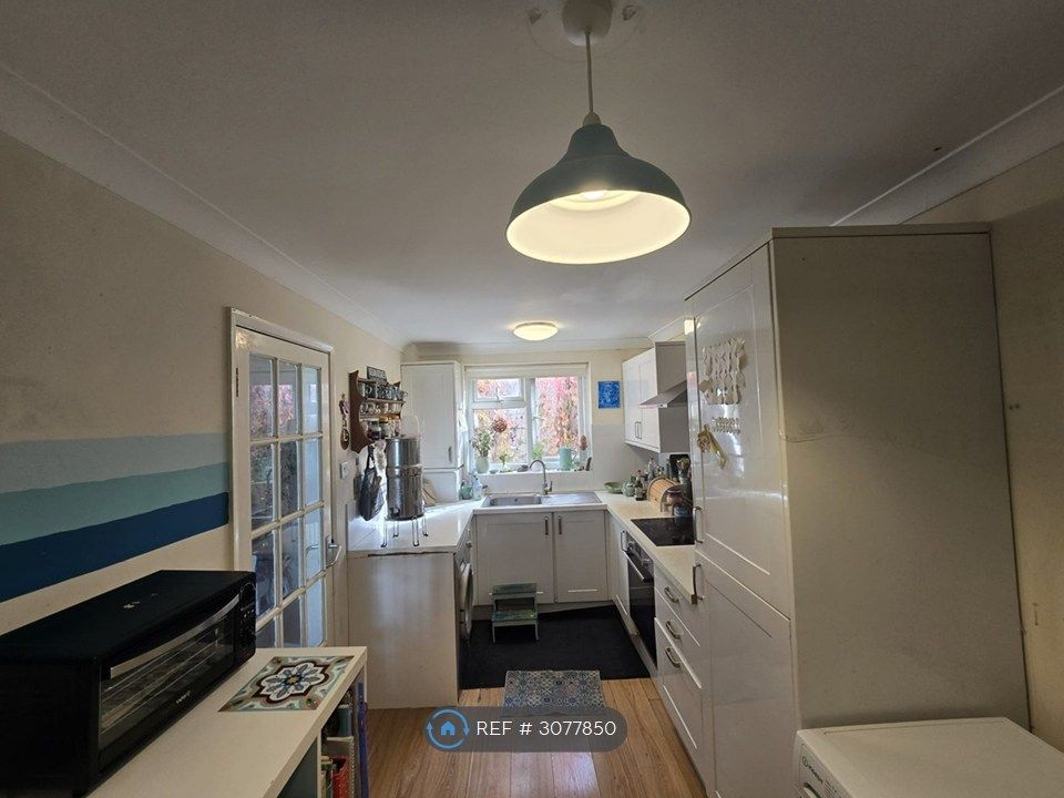 Property photo 2 of 9 Kitchen