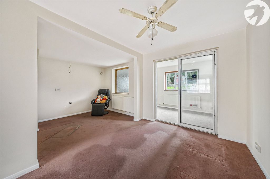 Property photo 3 of 44 Lounge