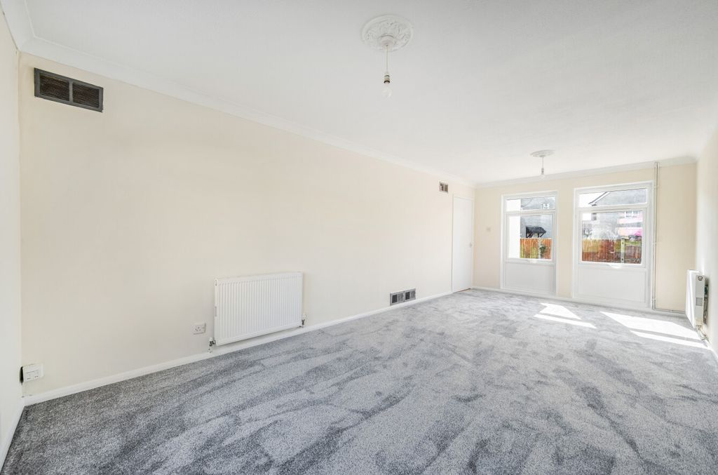 Property photo 3 of 12 1452903-7-69Fb1Cb...