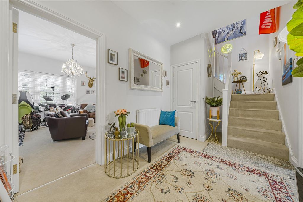 Property photo 2 of 12 2 Burlington Mews, Datchet, Slough Sl3 9EE10.Jpg