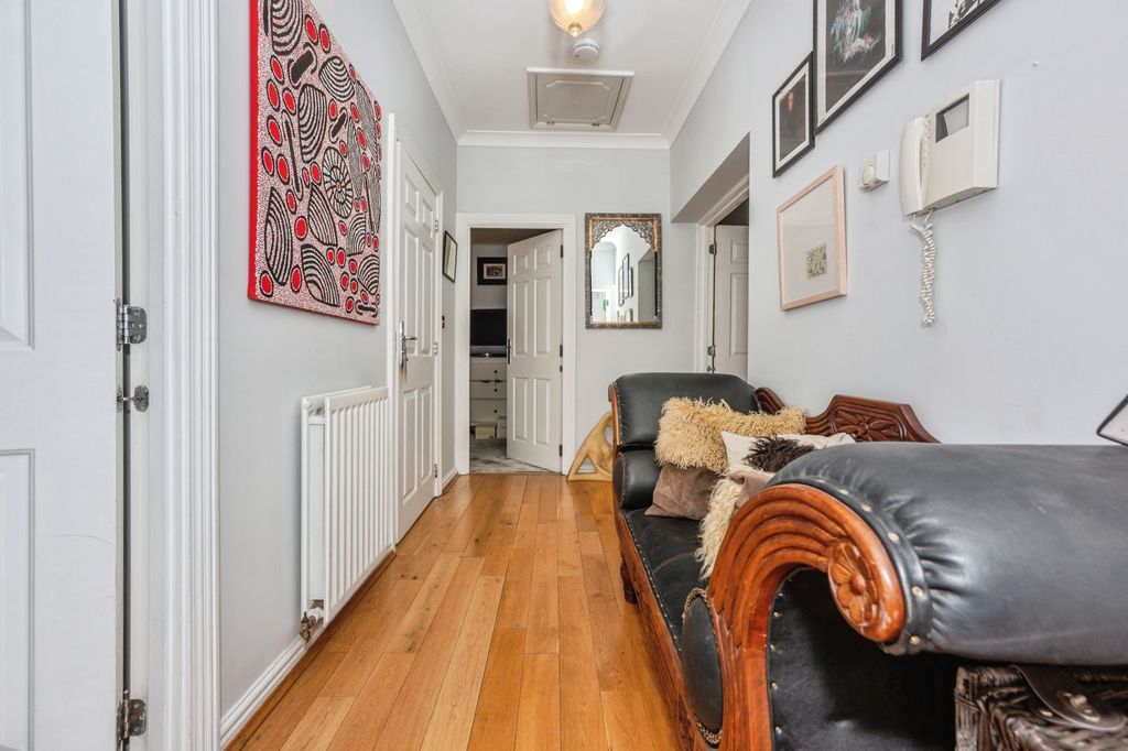 Additional image 10 of 3 bed flat for saleLiverymen Walk, Greenhithe DA9