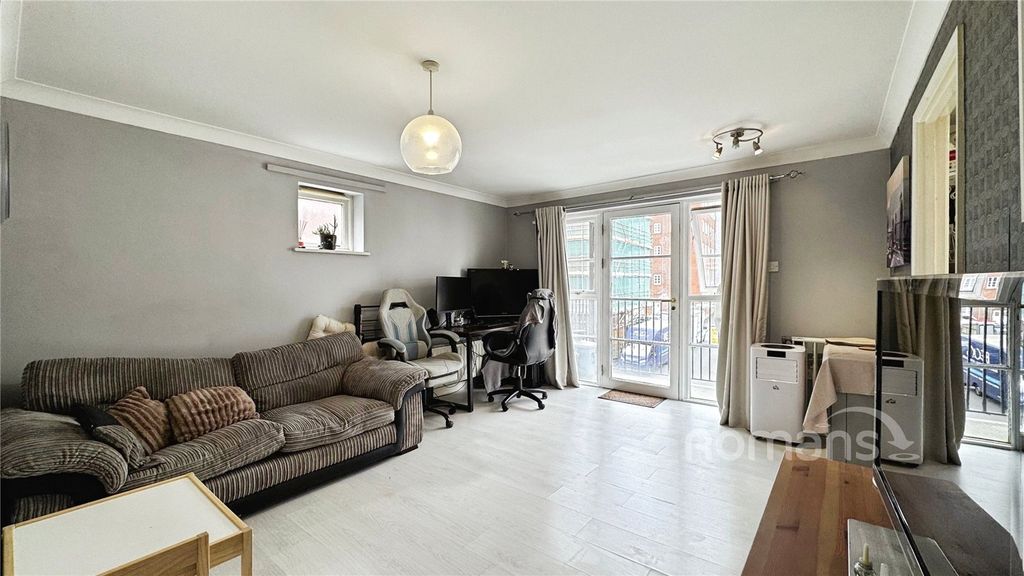 Property photo 3 of 8 Picture No. 05