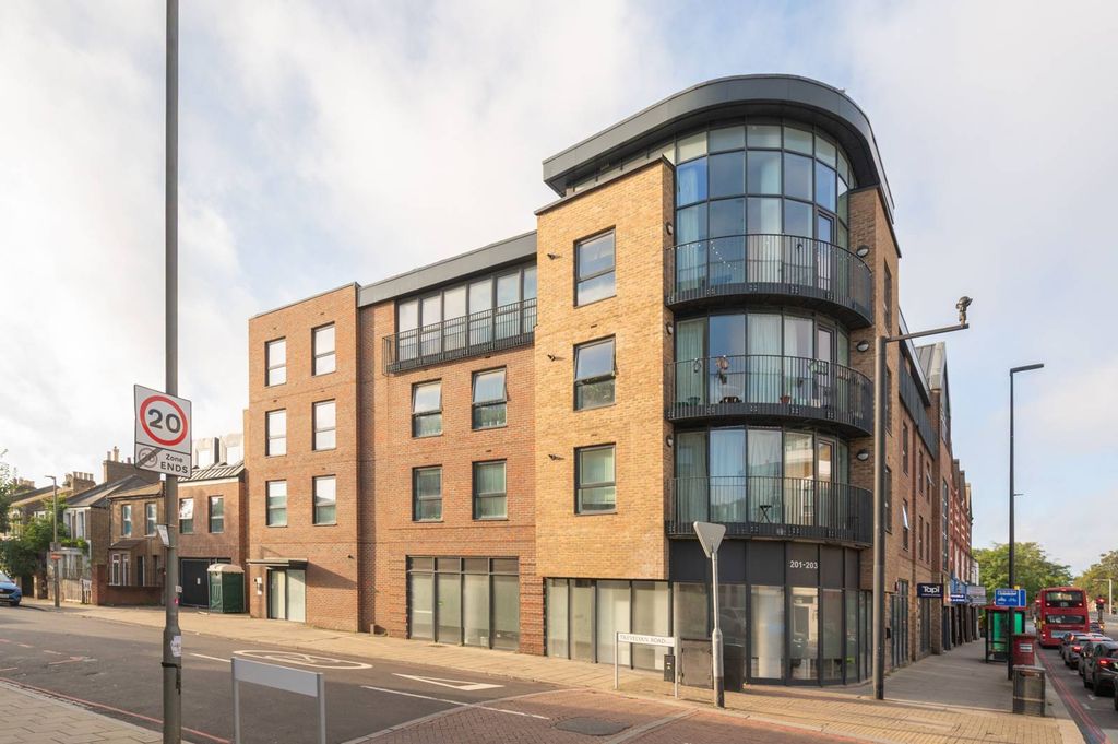 Property photo 3 of 18