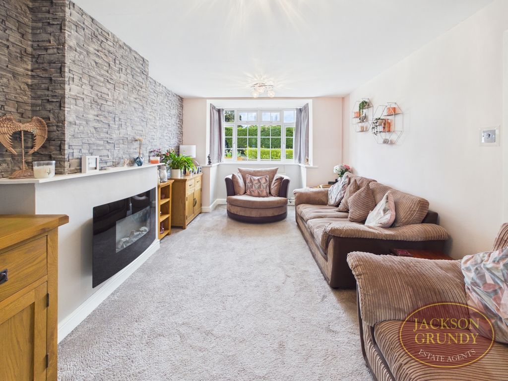 Property photo 2 of 18 Knighton Close