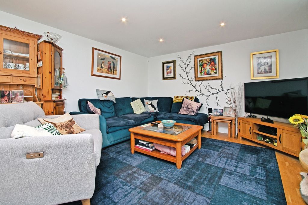 Property photo 2 of 20 Photo