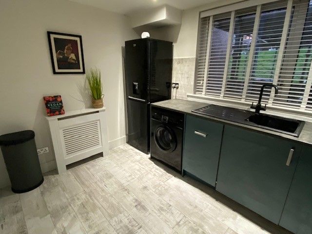 Property photo 3 of 5 Kitchen