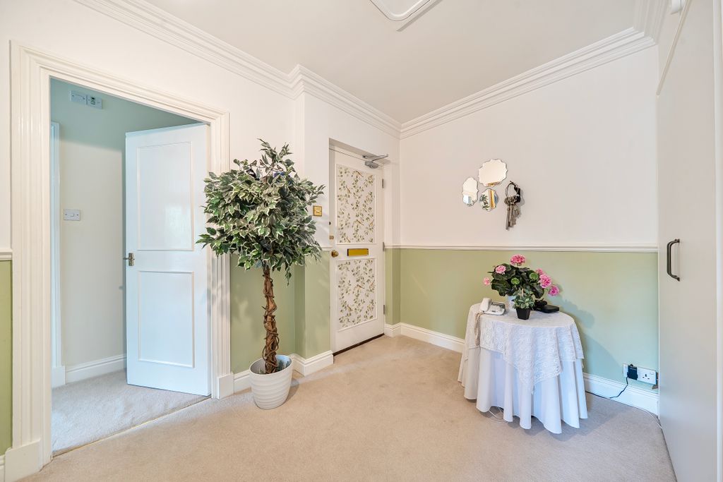 Additional image 6 of 2 bed flat for saleGreat Heathmead, Haywards Heath RH16