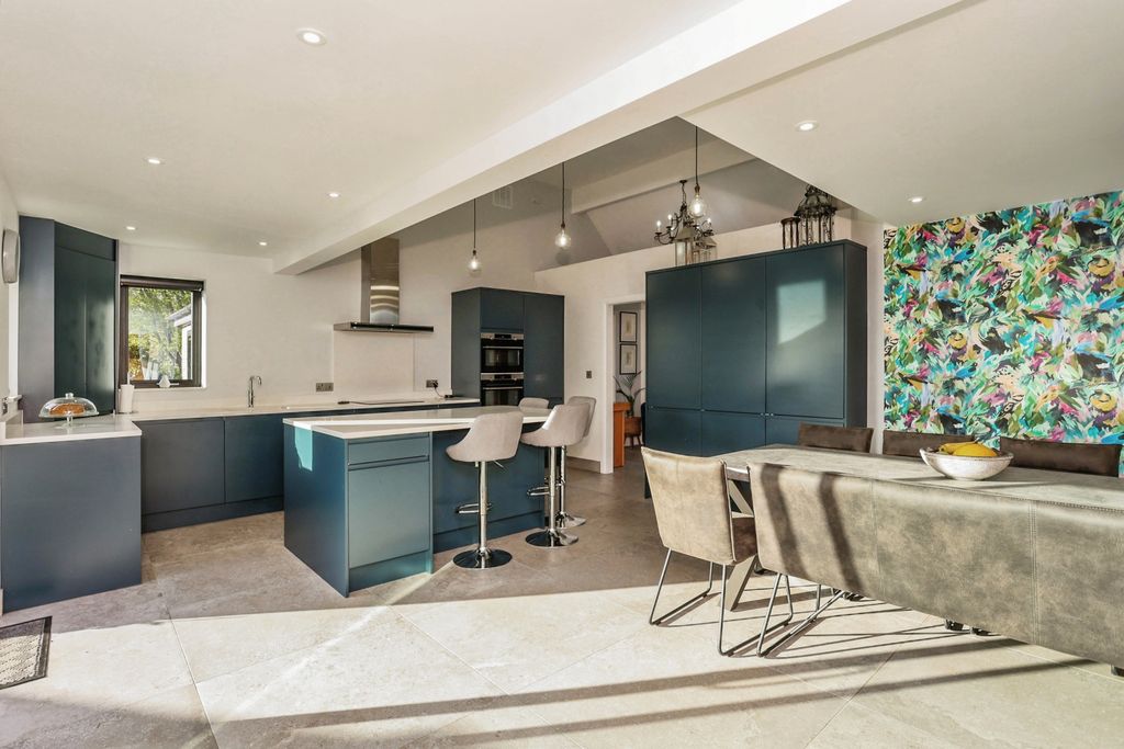 Property photo 2 of 18 Kitchen/Dining