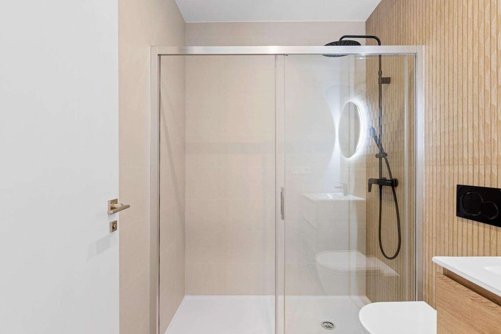 Property photo 2 of 32