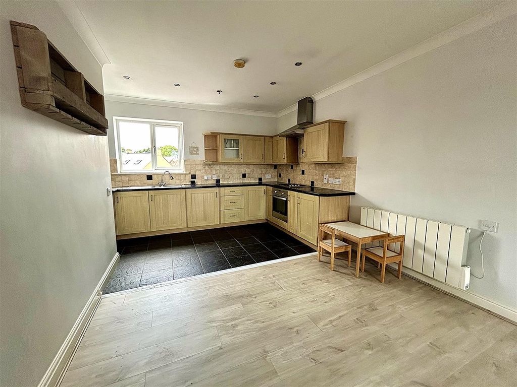 Property photo 2 of 13 Kitchen Dining Area