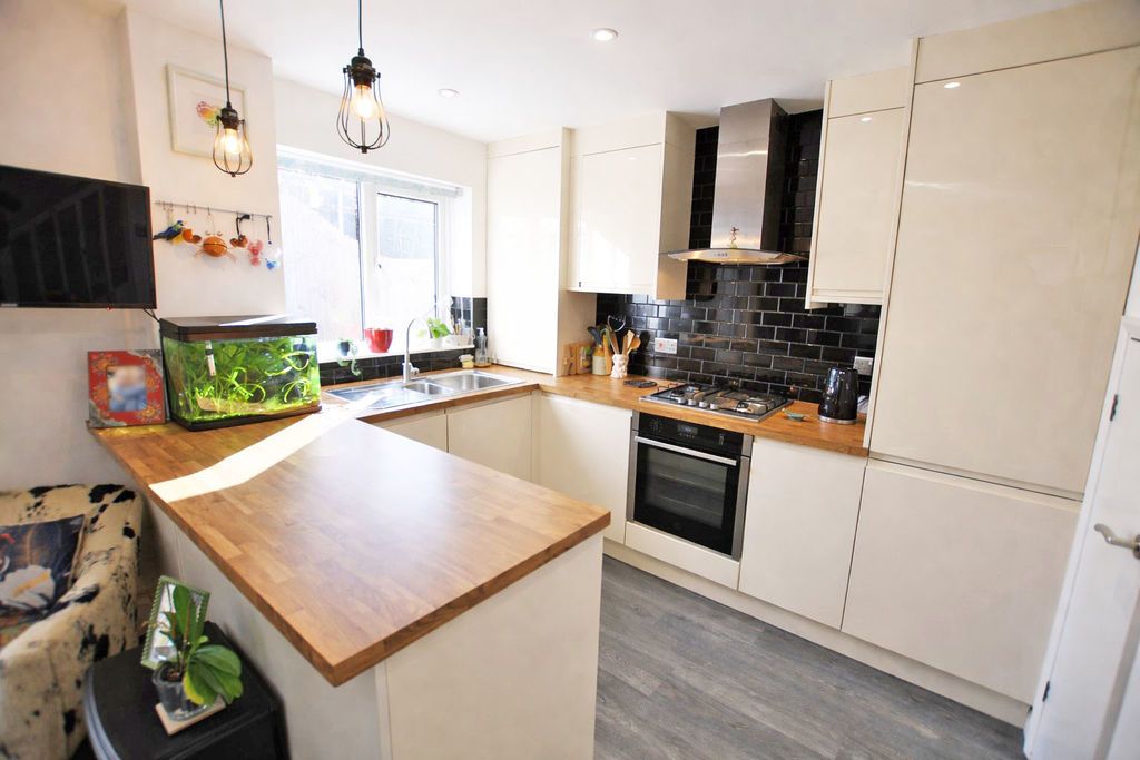 Property photo 2 of 20 Photo 20