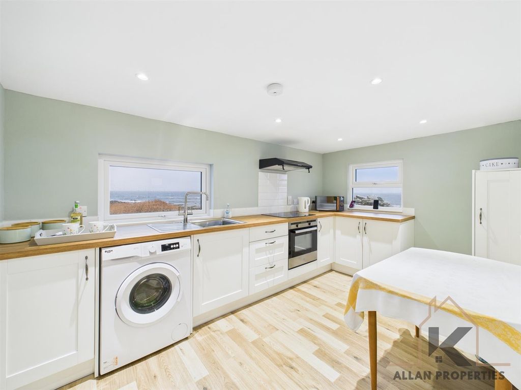 Property photo 2 of 28