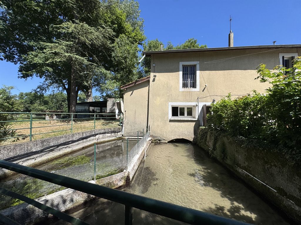 Property photo 2 of 9