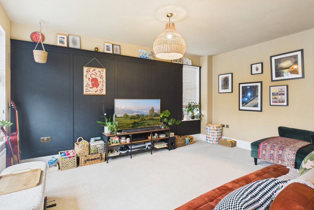 Property photo 2 of 24 Cam02519G0-Pr0351-Still004