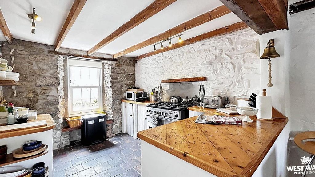 Property photo 3 of 22 Park House 8.Jpg