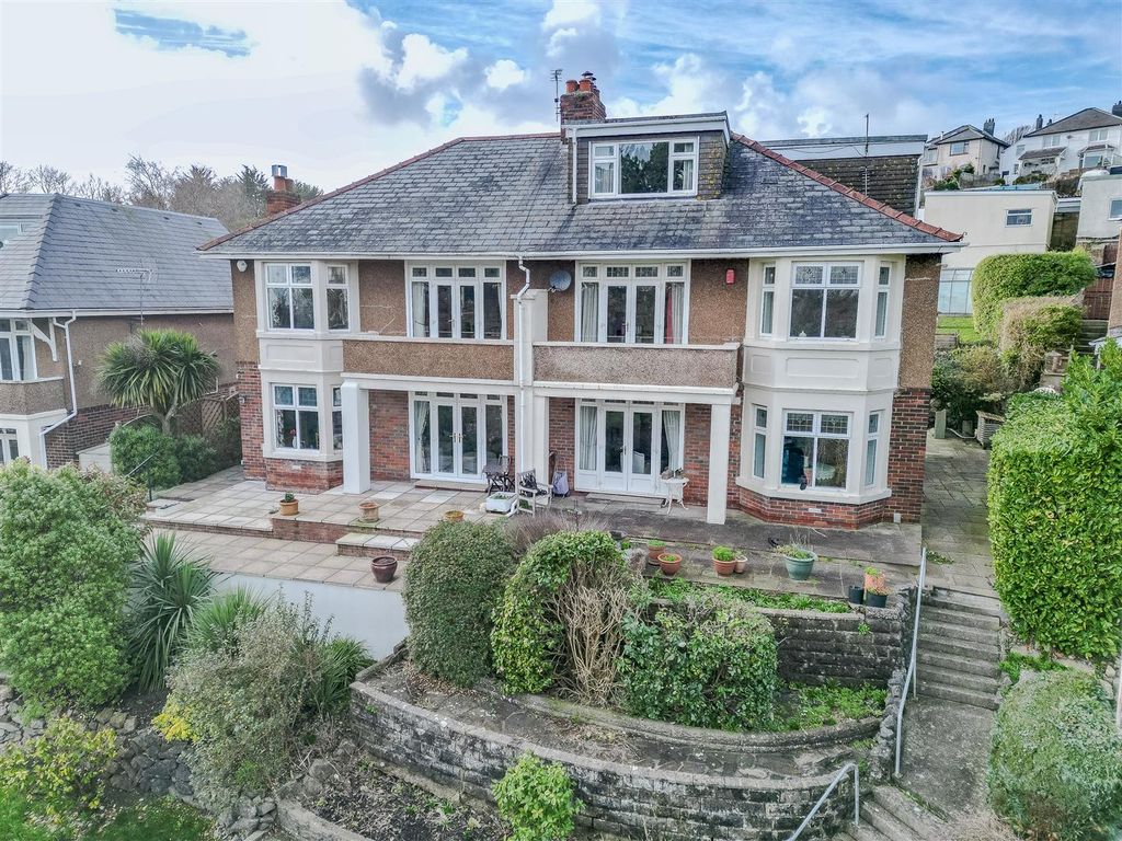 Property photo 1 of 32 Front