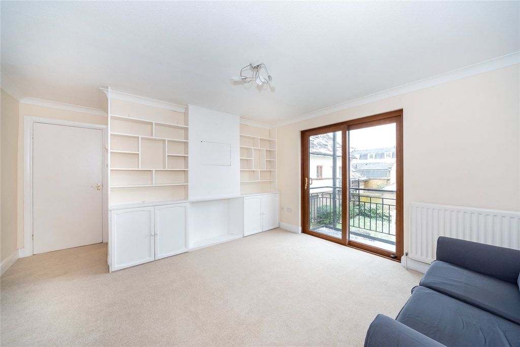 Property photo 2 of 8 Picture No. 14