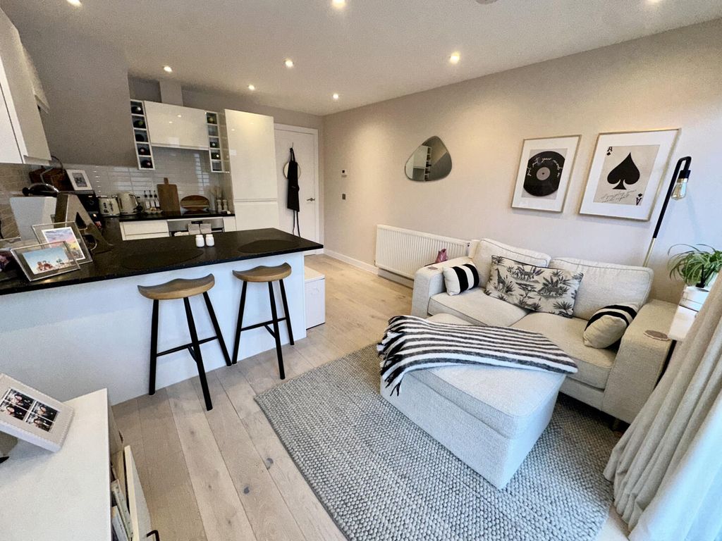 Property photo 2 of 10 Living Room