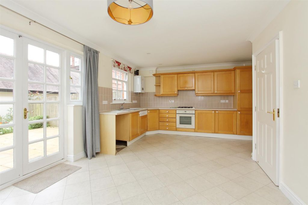Property photo 2 of 18 Kitchen
