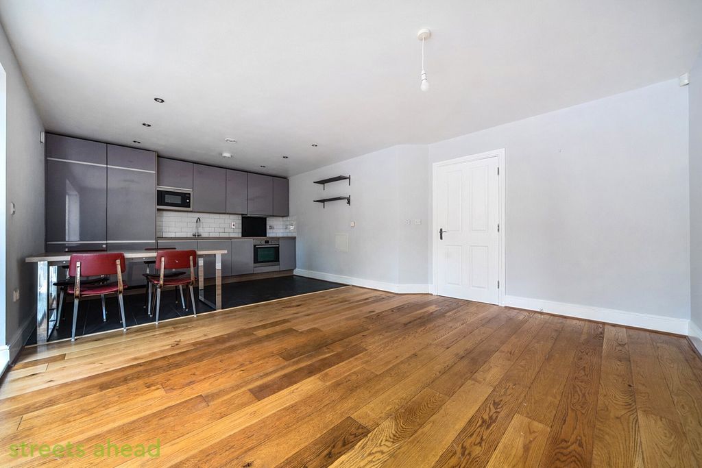 Property photo 3 of 19 Picture No. 09