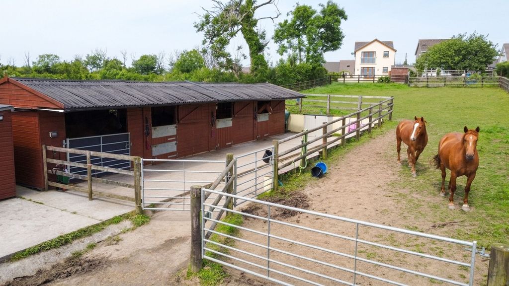 Property photo 2 of 48