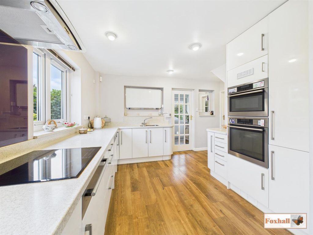 Property photo 3 of 37 Kitchen