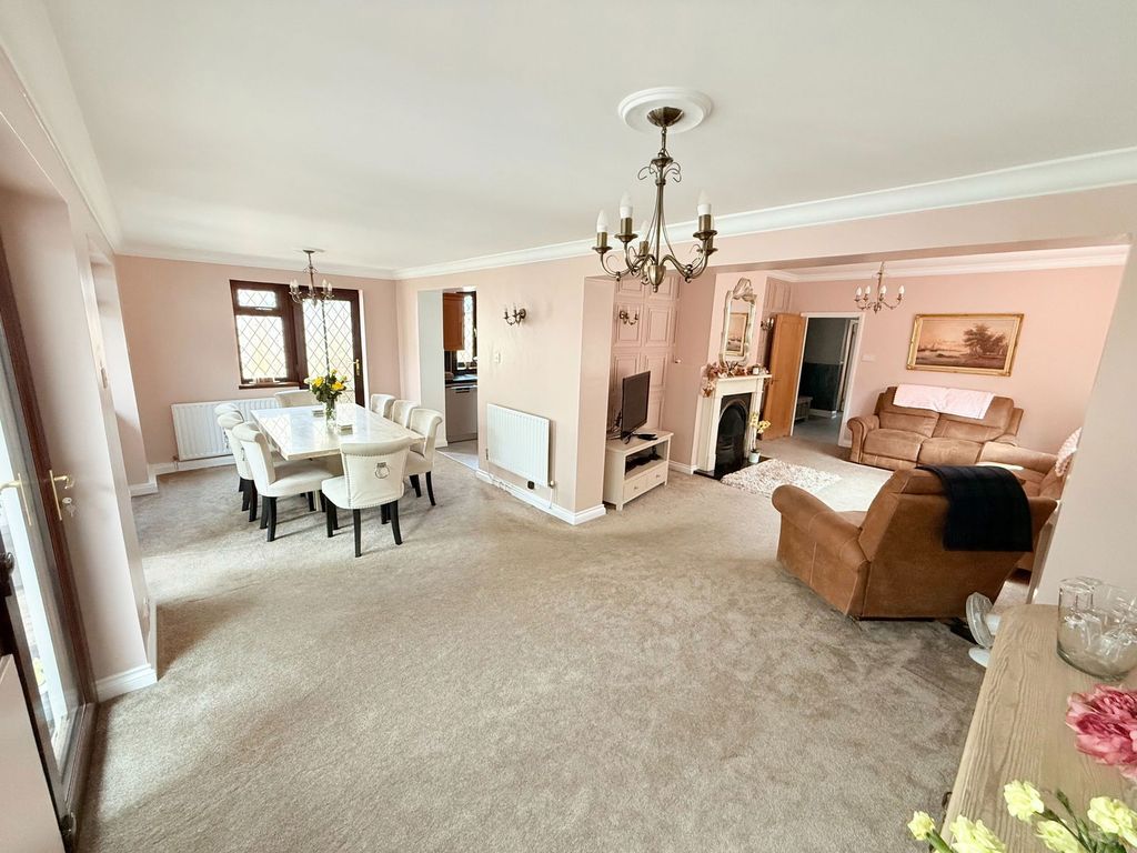 Property photo 3 of 28