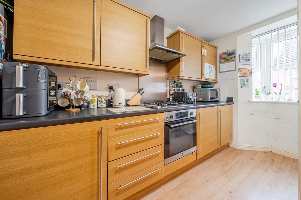 Property photo 3 of 23 Kitchen