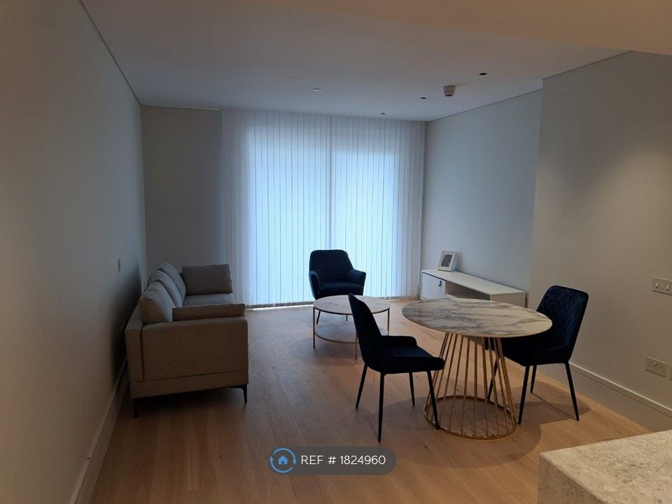 Property photo 1 of 6 Living Room