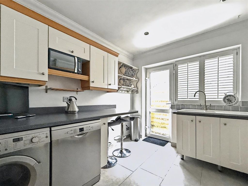 Property photo 3 of 15 38 Warenne Road - 2nd Angle Kitchen.Jpg