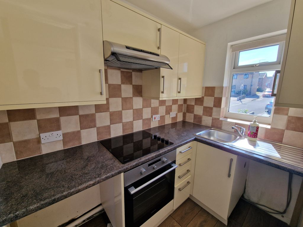 Property photo 2 of 8 Kitchen