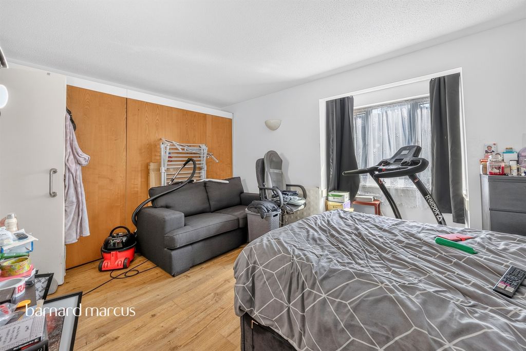 Property photo 3 of 23