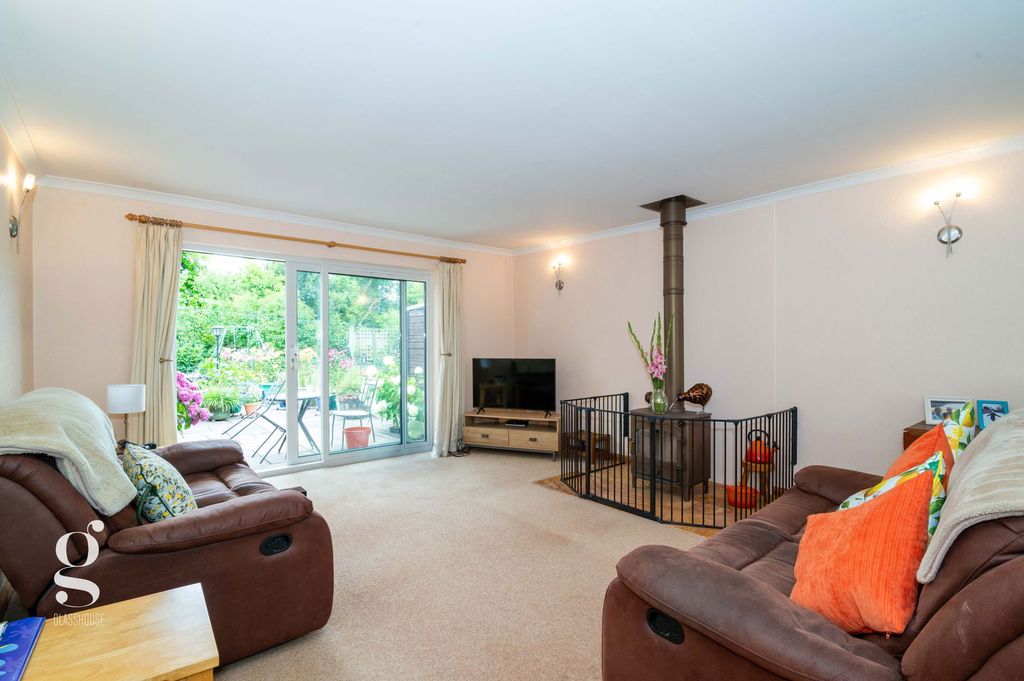Property photo 2 of 32