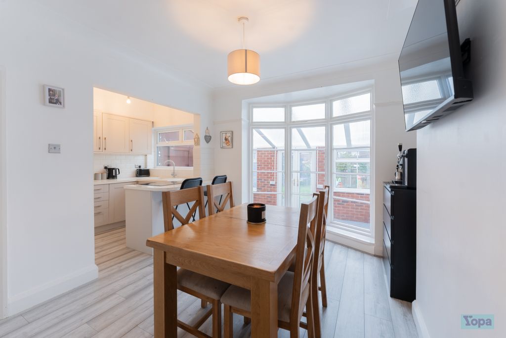 Property photo 3 of 17 Kitchen/Diner